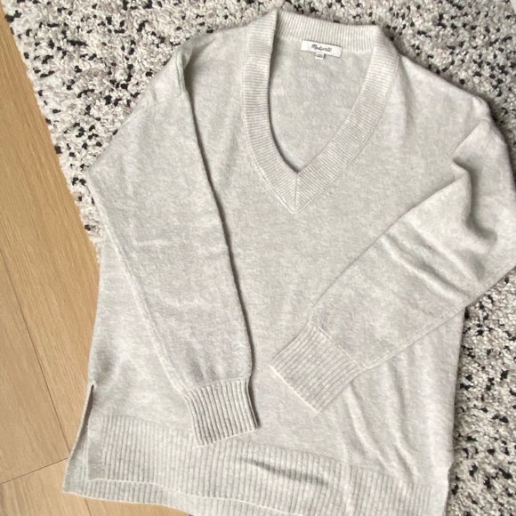 Madewell Bartlett V Neck Sweater - Light Grey - Picture 2 of 4